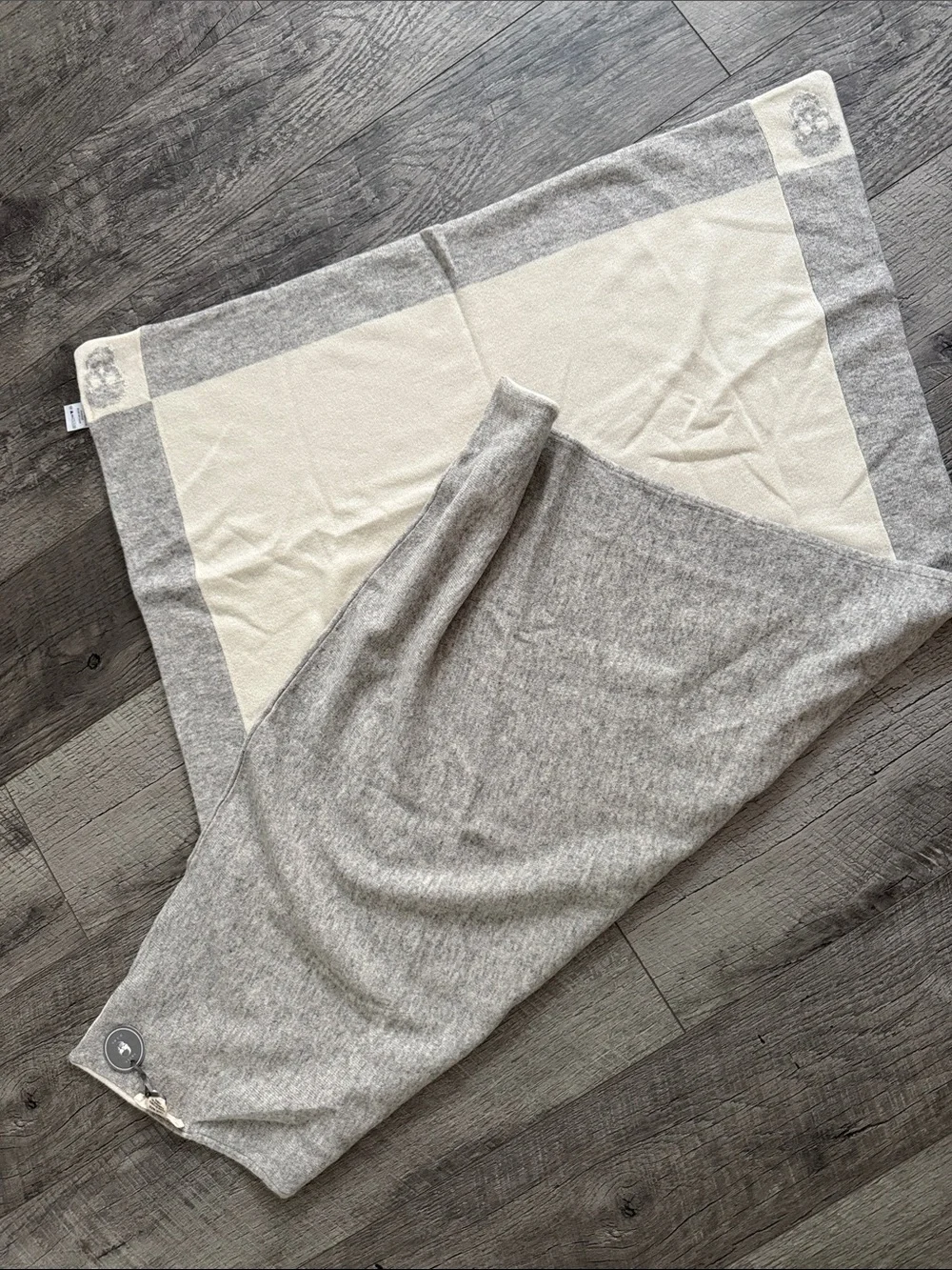 Skull Cashmere 100% cashmere Luxury Cream & Gray Home Bedding Throw Blanket NWT